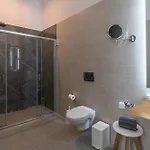 شقة Tsakanos آداماس