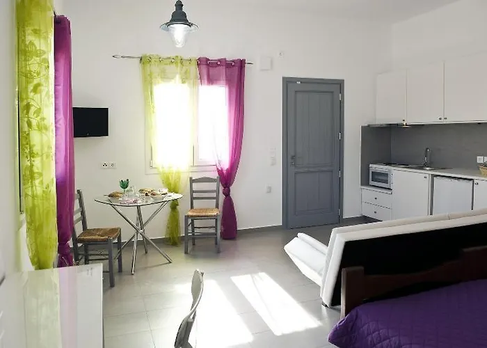 Tsakanos דירה אדאמאס